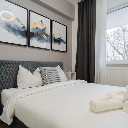 Elegant Gem Victoriei Avenue Apartment Bukares Bagian luar foto
