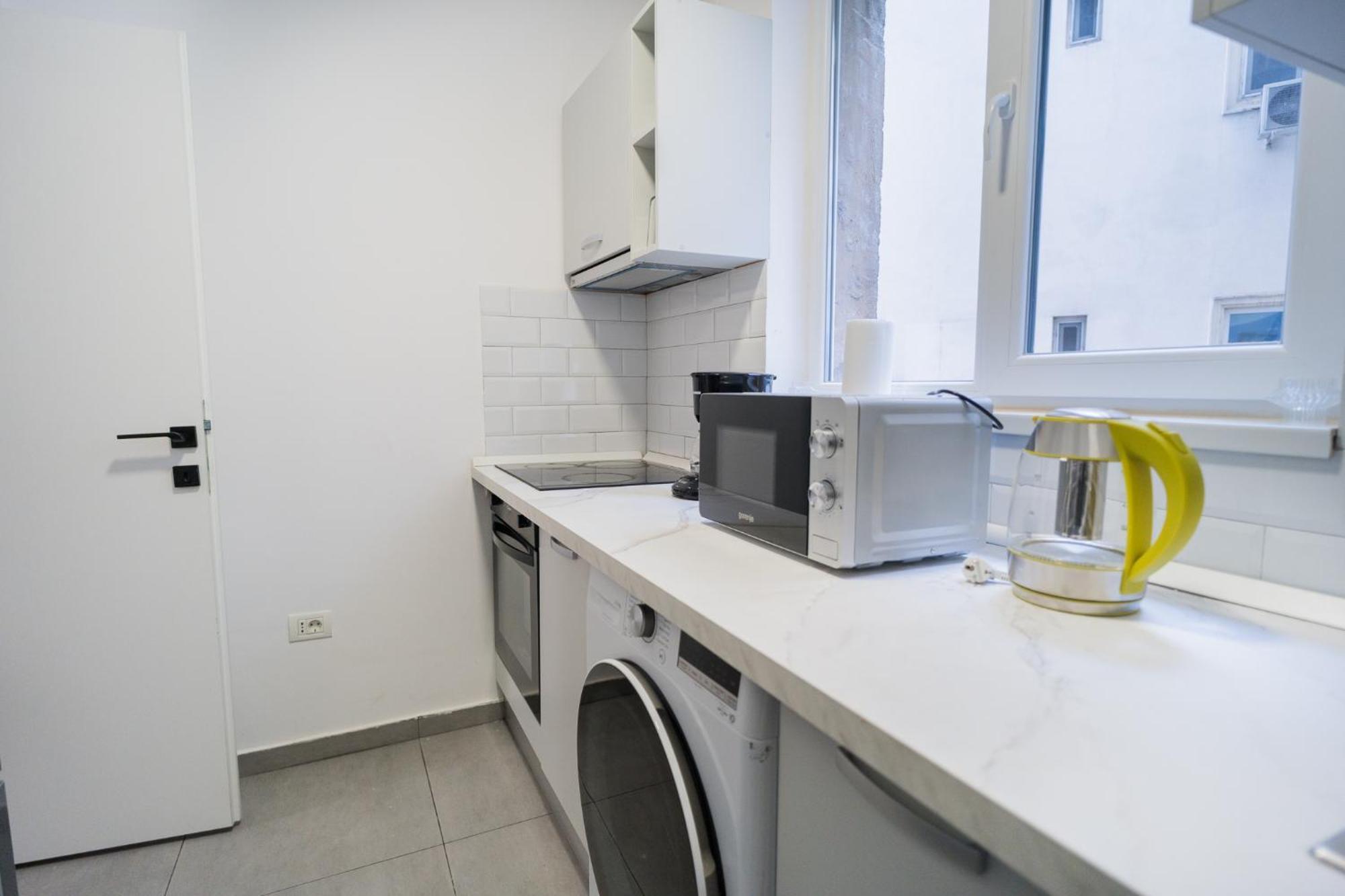 Elegant Gem Victoriei Avenue Apartment Bukares Bagian luar foto