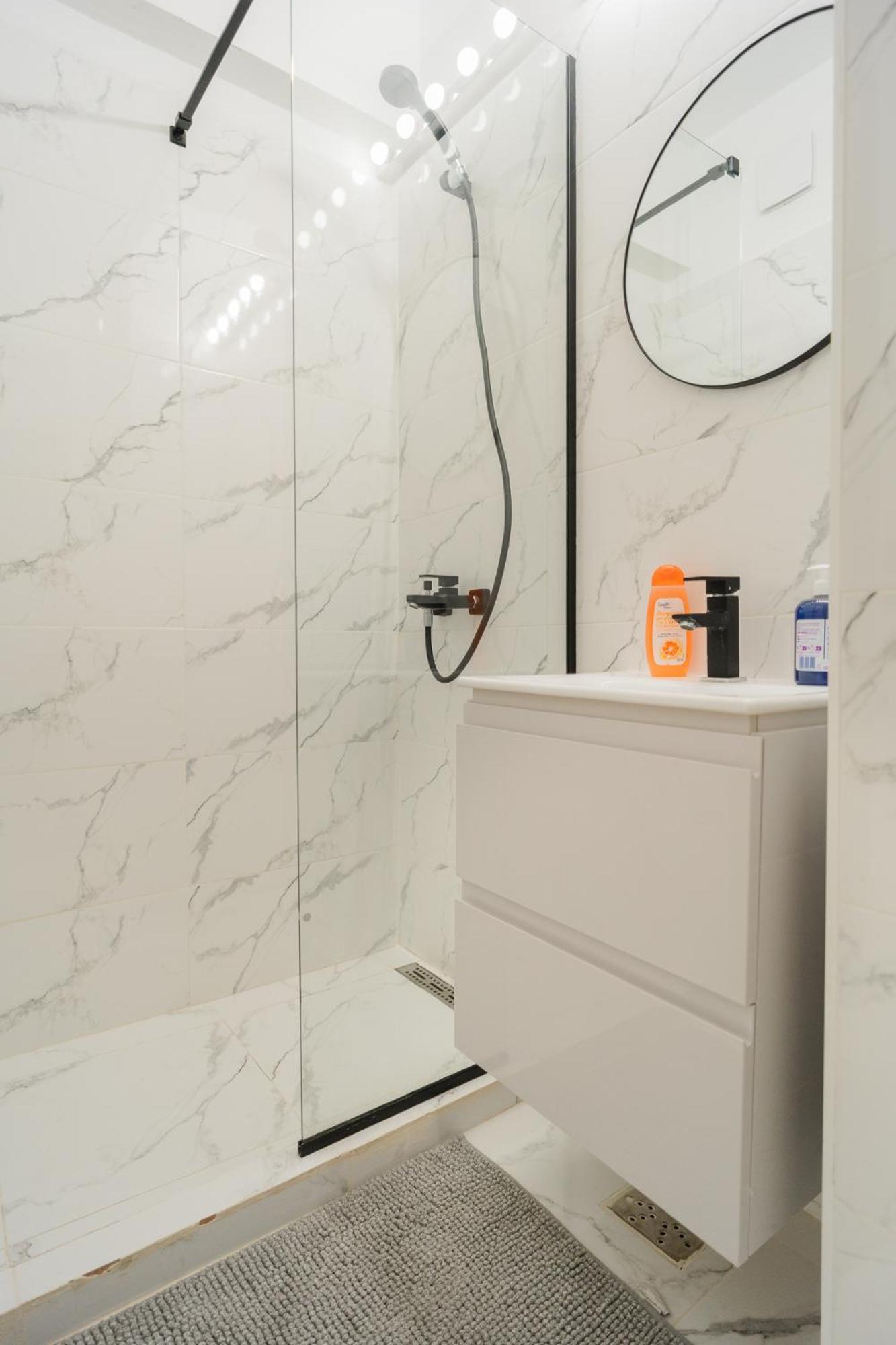 Elegant Gem Victoriei Avenue Apartment Bukares Bagian luar foto