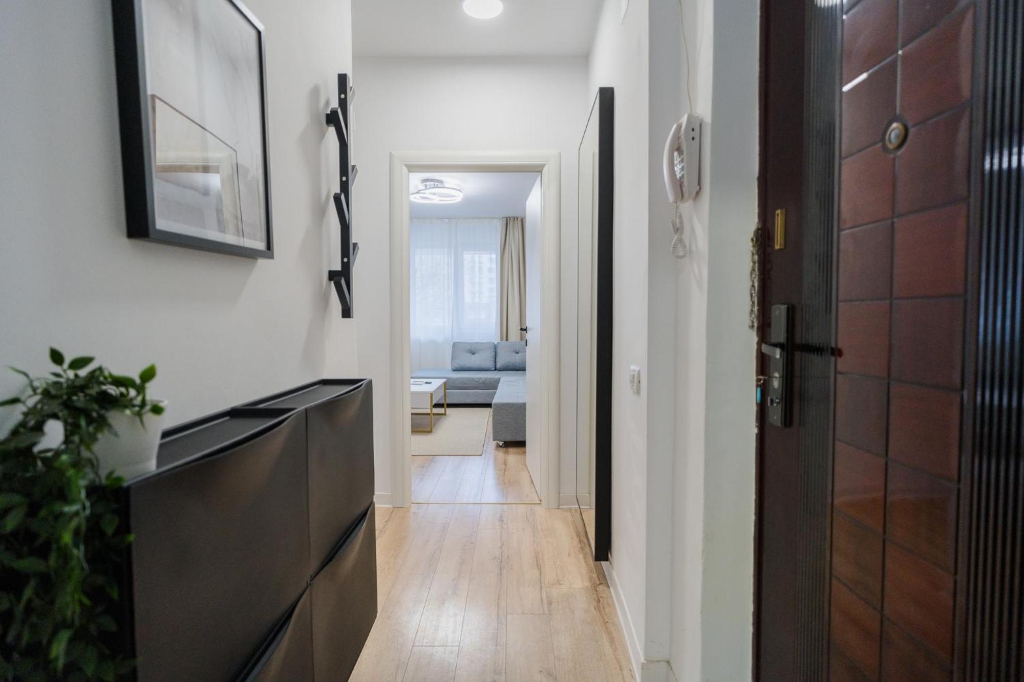 Elegant Gem Victoriei Avenue Apartment Bukares Bagian luar foto